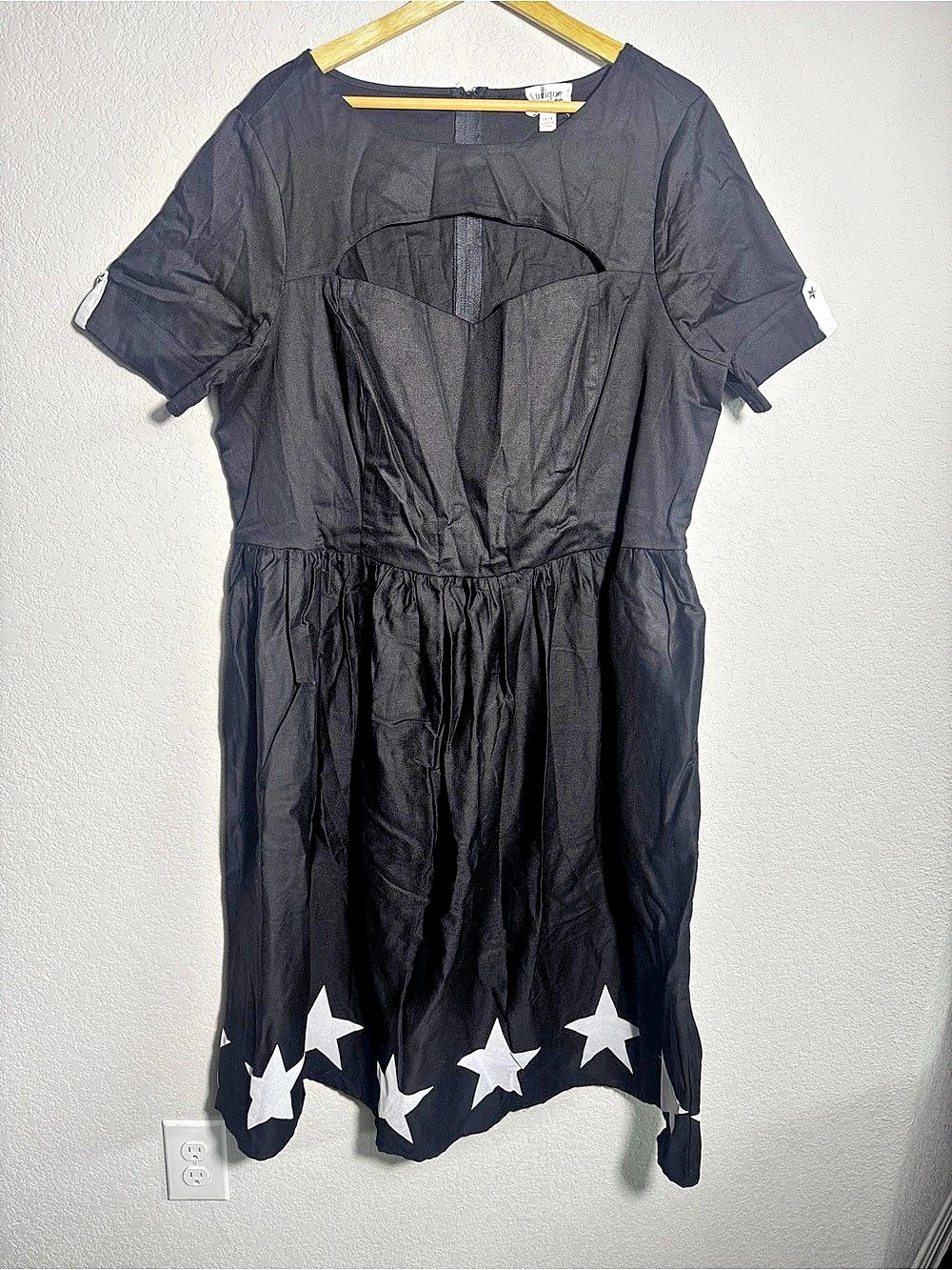 Unique Vintage black dress Plus Size Black White Star Size 2X witchy goth whimsi